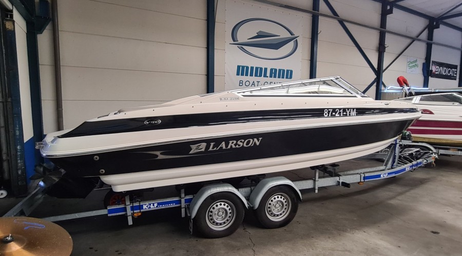 Larson LXi 228 Bowrider