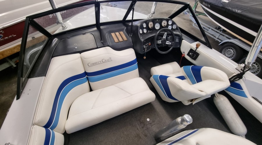 Ski Nautique Closed Bow uit 1992 op LPG