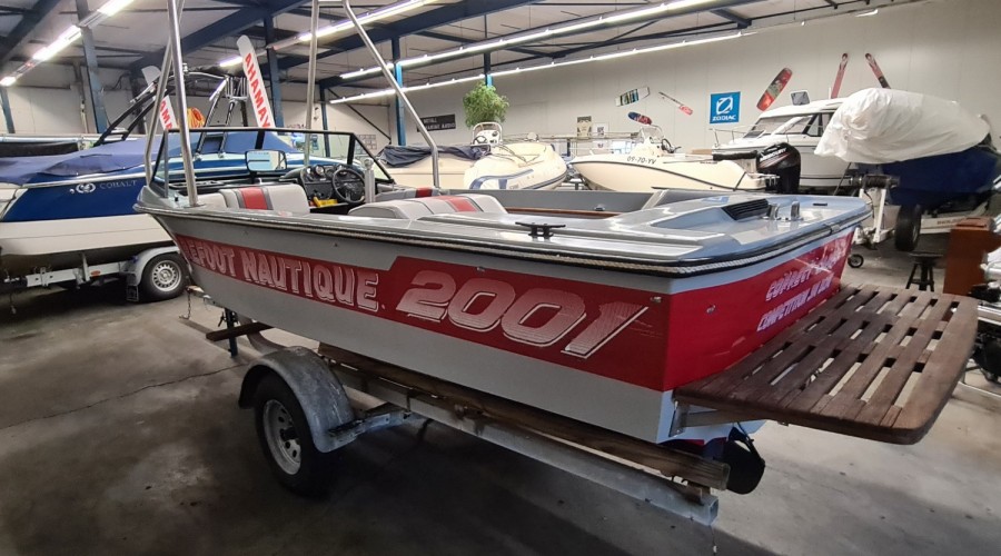 Barefoot Nautique op LPG