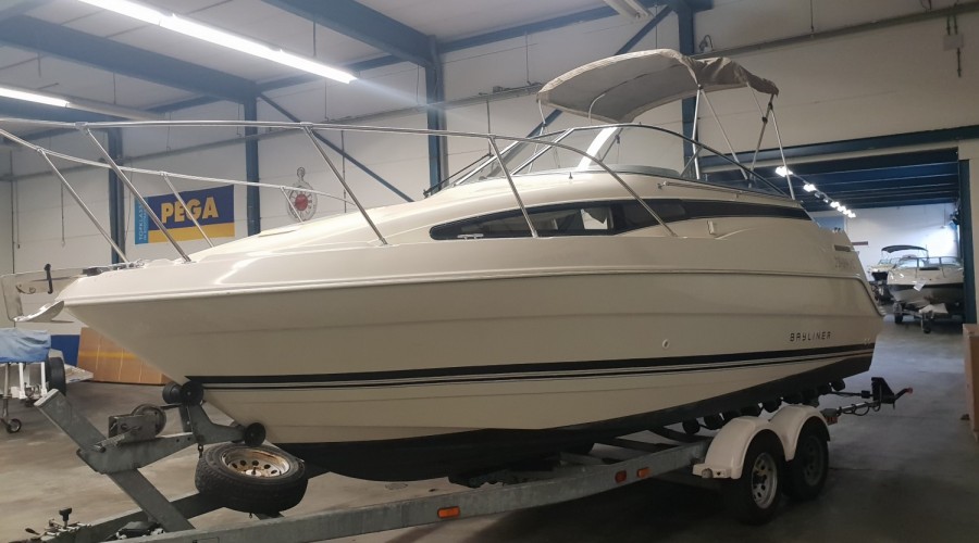 Bayliner 2355 Ciera Sunbridge DIESEL (met klein defect)