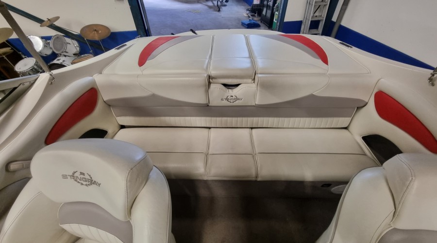 Stingray 205 CX 5.0 MPI met trailer en slechts 149 uur