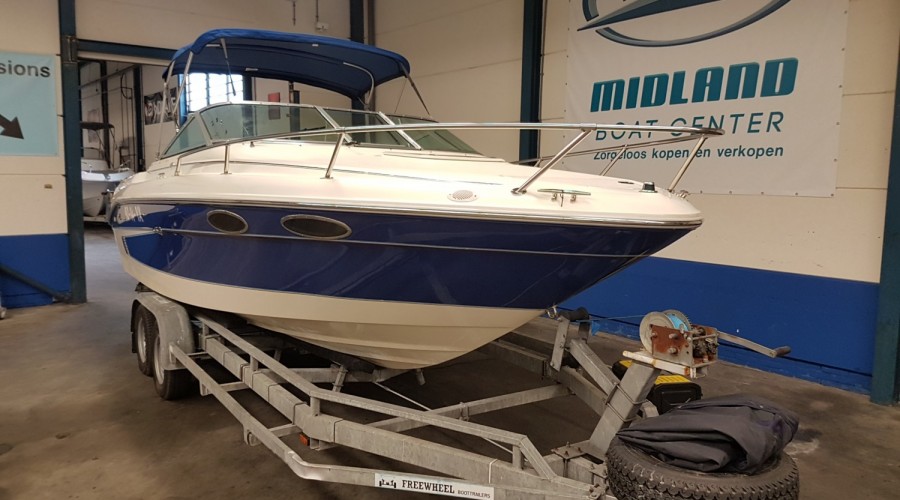 Sea Ray 230 Signature Overnighter